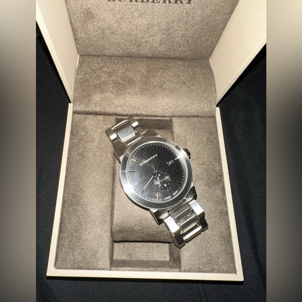 Men’s Burberry Watch BU9901 Stainless Steel, works but dead battery